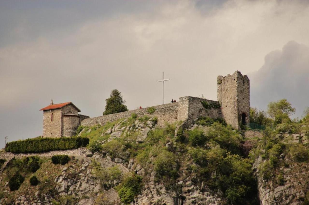 Rocca Dell'Innominato Леко Екстериор снимка